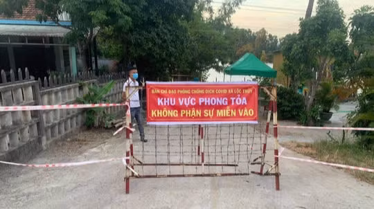 An Giang: Đình chỉ công tác Bí thư, Chủ tịch UBND xã lơ là chống dịch
