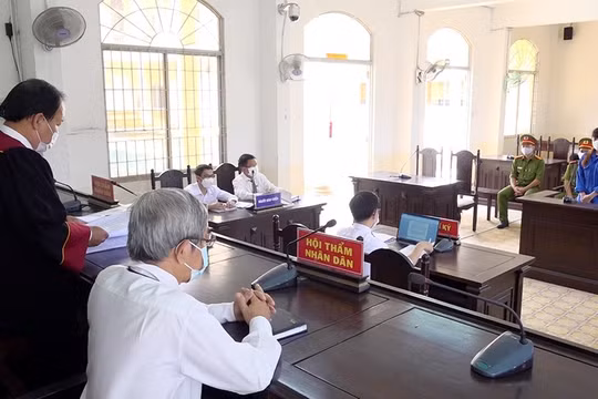 10 năm tù cho mỹ nhân 9X lập khống hồ sơ chiếm đoạt tiền của Công ty