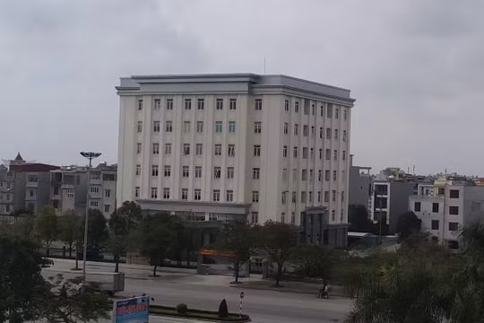 Phê bình Giám đốc Sở Tài chính Hải Phòng vì chậm trễ thủ tục hỗ trợ tuyến đầu chống dịch