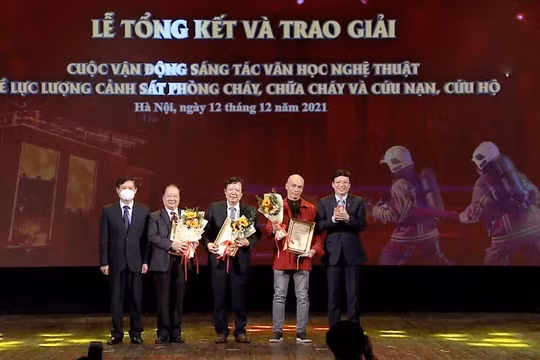 Cổ vũ, khích lệ người chiến sĩ luôn vững vàng ý chí, dũng cảm vì bình yên cuộc sống