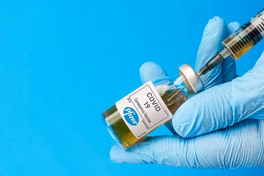 Biến thể Omicron có thể giảm hơn 30 lần hiệu quả vaccine của Pfizer
