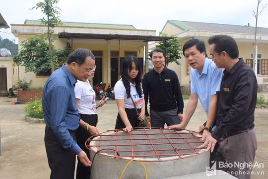 Thông tấn xã Việt Nam bàn giao công trình nước sạch cho trường học vùng khó khăn ở Nghệ An