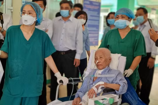 Đà Nẵng: Ca dương tính Covid-19 nặng nhất nước được xuất viện