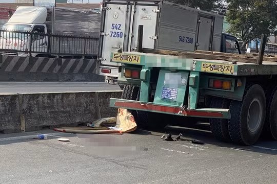 TP. HCM: Nam thanh niên tử vong sau khi tông vào đuôi xe đầu kéo Container