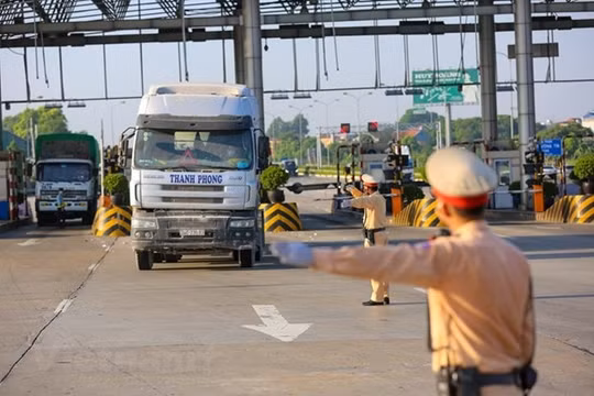 Nhiều hiệp hội doanh nghiệp kêu cứu vì khó khăn trong lưu thông hàng hóa tại TP.HCM