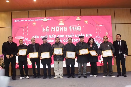 Hội Nhà báo thành phố Hải Phòng gặp mặt các nhà báo cao tuổi năm 2021