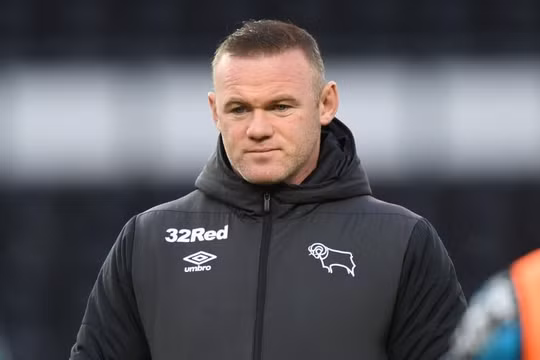 Ngôi sao Wayne Rooney treo giày, chính thức làm HLV