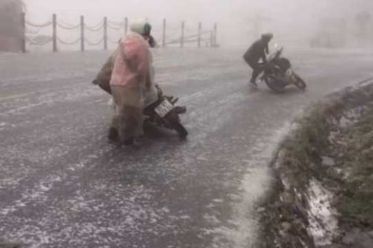 Làm thế nào để bảo đảm an toàn giao thông khi mặt đường đóng băng?