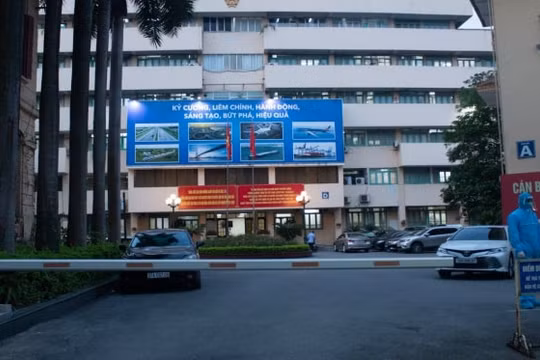 Bộ Giao thông lên tiếng về trường hợp cán bộ nghi mắc COVID-19