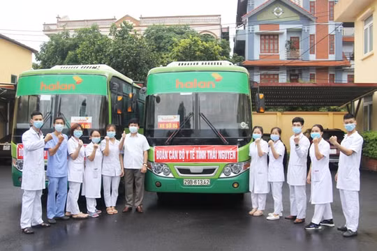 Thái Nguyên cử đoàn cán bộ y tế hỗ trợ Bắc Giang chống dịch COVID-19