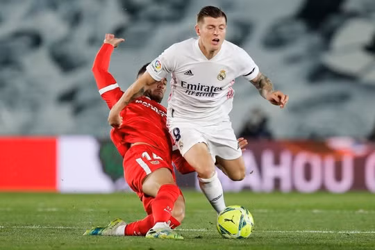 Tiền vệ Toni Kroos dương tính với Covid-19