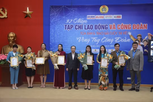 Gần 500 tác phẩm tham gia cuộc thi viết “Vòng tay Công đoàn”
