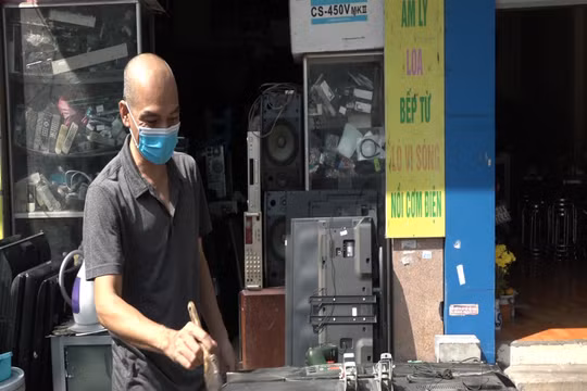 Các cơ sở kinh doanh không thiết yếu vui mừng vì được đón khách trở lại