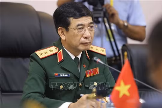 Thượng tướng Phan Văn Giang hội đàm với Bộ trưởng Bộ Quốc phòng Lào