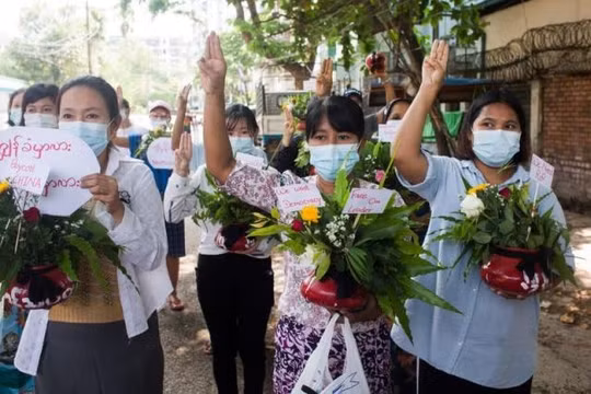Những người phản đối cuộc đảo chính Myanmar thành lập chính phủ đoàn kết
