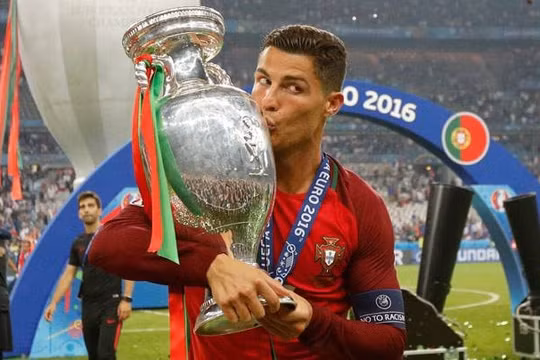 EURO 2021 cho phép khán giải tới sân tham dự