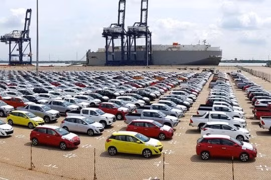 Tháng 10 ô tô nhập khẩu về Việt Nam tăng đột biến