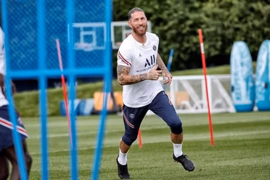 Trung vệ Ramos chưa biết bao giờ mới đá trận ra mắt PSG
