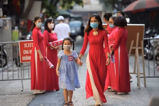 Dịch phức tạp, hàng loạt địa phương hoãn lịch tựu trường