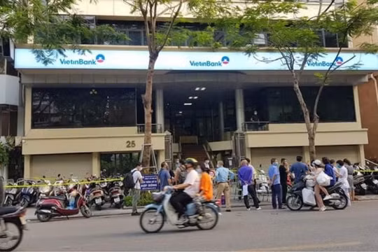 Hà Nội: Nguồn lây của nữ nhân viên ngân hàng mắc COVID-19 không xuất phát từ nơi làm việc