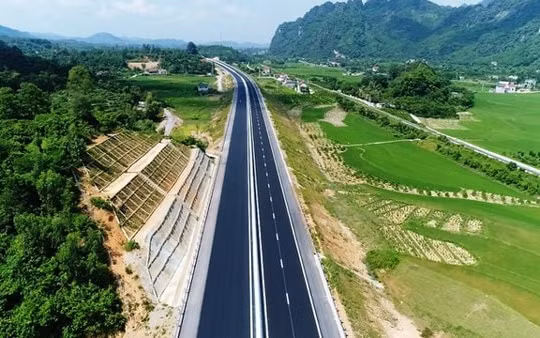Phó Thủ tướng Lê Văn Thành kết luận về một số dự án đường bộ cao tốc