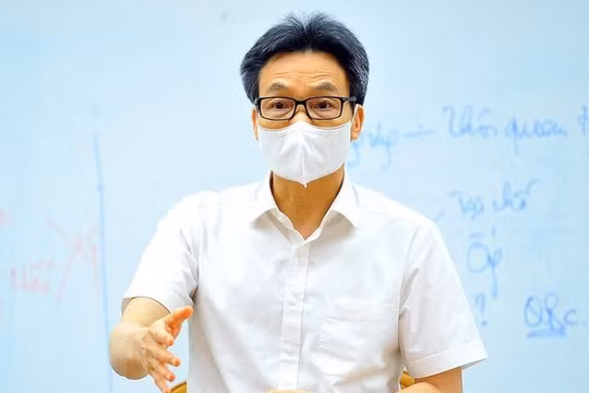 Giãn cách, phong toả mà vẫn giao lưu với nhau cũng bằng thừa