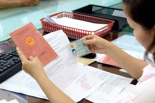 Từ 1/7/2021, sẽ thu hồi sổ hộ khẩu giấy khi người dân thay đổi thông tin
