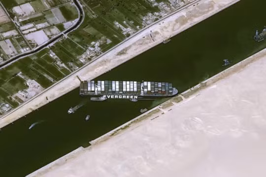 Vụ giải cứu con tàu mắc kẹt ở kênh đào Suez phải mất vài tuần