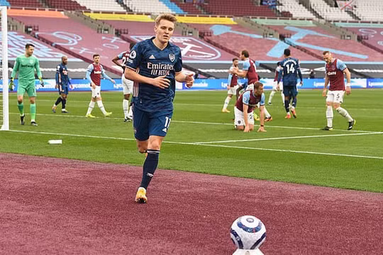 CLB Real Madrid vẫn muốn giữ chân Martin Odegaard ở lại