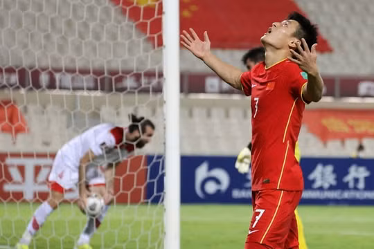 Tiền đạo số 1 Trung Quốc chưa hội quân với đồng đội vì bận gặp Real Madrid