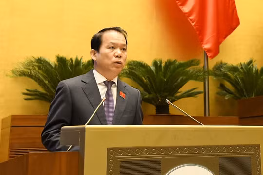 Hoàn thiện hệ thống pháp luật đồng bộ, kịp thời, minh bạch, có sức cạnh tranh quốc tế
