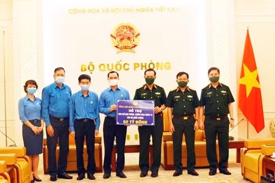 Ban Chỉ đạo phòng, chống dịch COVID-19 Bộ Quốc phòng tiếp nhận hỗ trợ 2 tỷ đồng