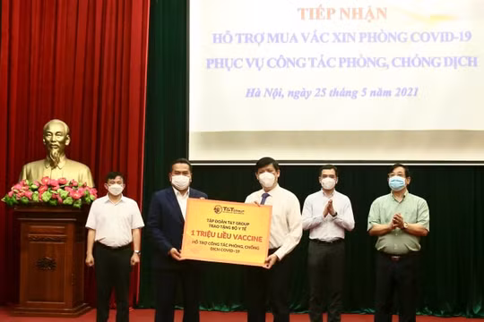 T&T Group trao tặng 1 triệu liều vaccine phòng Covid-19