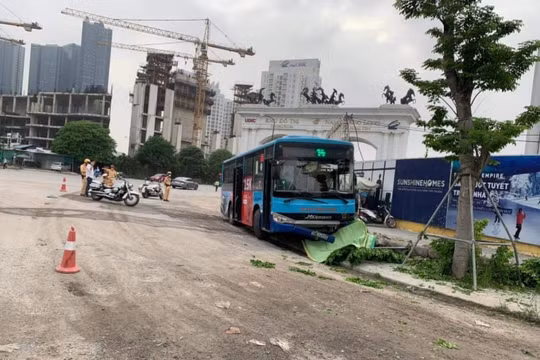 Hà Nội: Xe buýt đâm tử vong người đi bộ