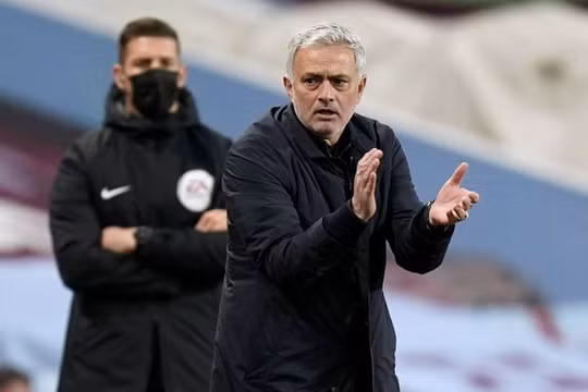 HLV Mourinho nhận bao nhiêu tiền nếu bị sa thải?