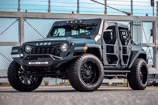 Khám phá Jeep Wrangler sở hữu gói độ thân rộng