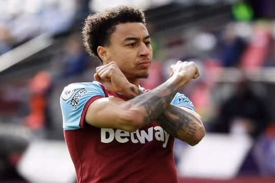 CLB Man Utd tăng giá bán Jesse Lingard