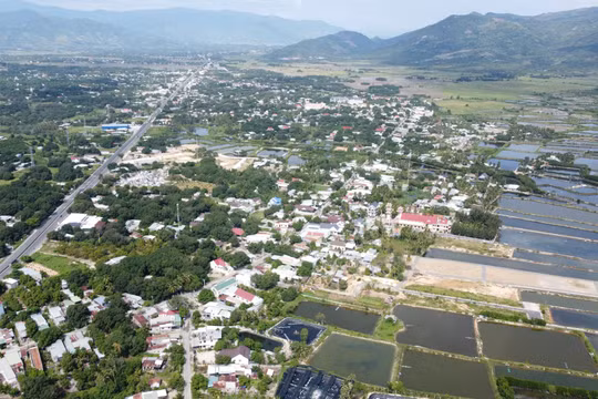 Khánh Hòa “siết” tình trạng phân lô bán nền, hiến đất làm đường