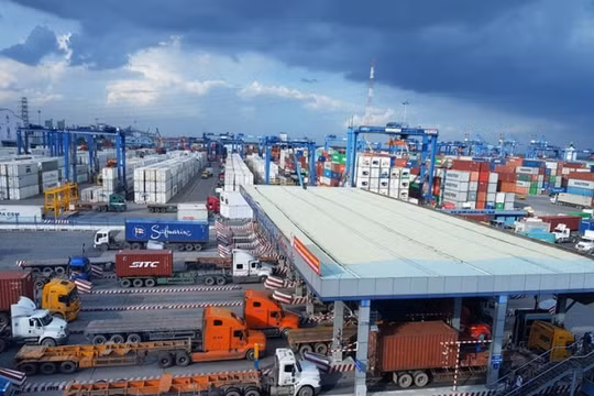 Thực hiện các giải pháp giảm tải áp lực cho cảng Cát Lái