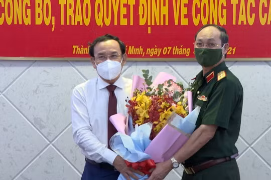 Thăng quân hàm Trung tướng đối với Tư lệnh Bộ Tư lệnh TP. HCM