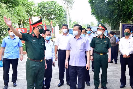 Bí thư Hà Nội: Yêu cầu nâng mức nguy cơ, trưng dụng chung cư chưa bàn giao để làm bệnh viện dã chiến