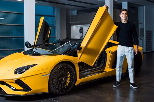 Khám phá siêu xe Lamborghini Aventador S Roadster của cầu thủ Paulo Dybala