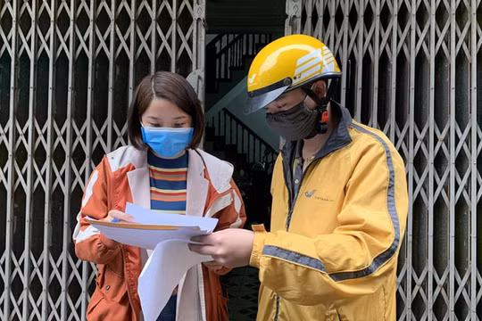 Hà Nội trả giấy chứng nhận tốt nghiệp THPT cho học sinh qua đường bưu điện