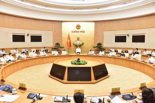 Thực hiện “mục tiêu kép”, linh hoạt, phù hợp, theo phân cấp của chính quyền, địa phương các cấp