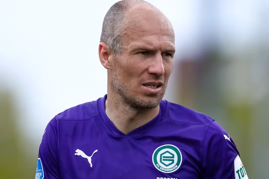 Arjen Robben tuyên bố giải nghệ