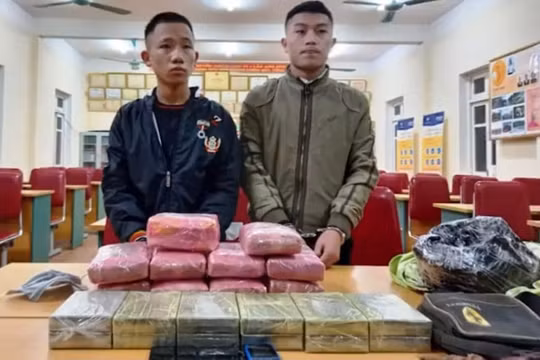 Nghệ An: Triệt phá đường dây vận chuyển trái phép chất ma túy, thu giữ 12 bánh heroin, 1kg ma túy đá