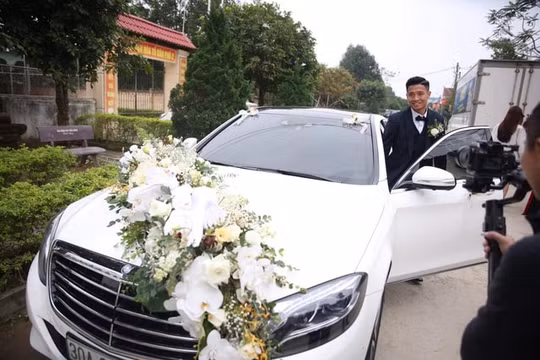 Bùi Tiến Dũng diện vest lịch lãm đi xe sang đón cô dâu Khánh Linh