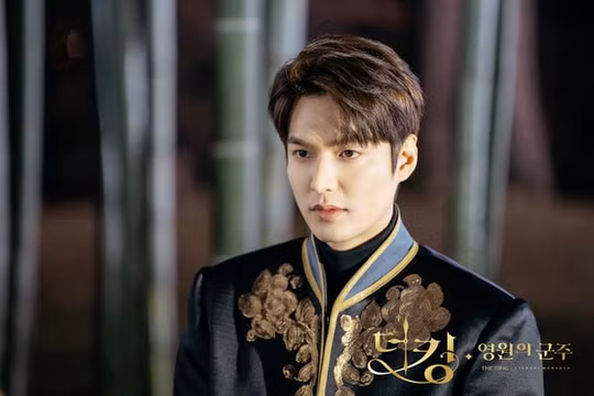 Lee Min Ho đoạt giải Nam diễn viên xuất sắc SBS Entertainment Awards