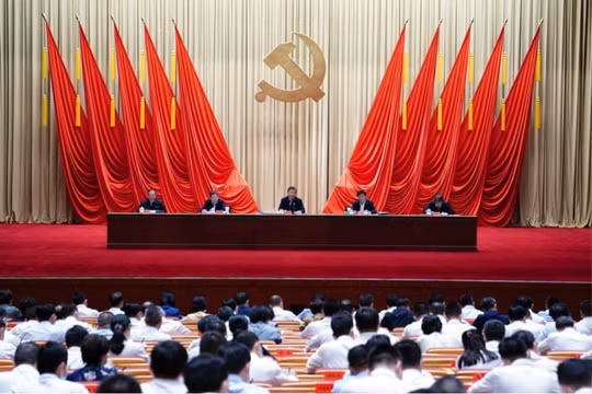 Trung Quốc mạnh tay xử lý quan chức nhà nước tham nhũng, vỡ nợ