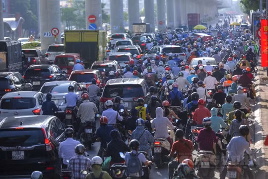 Mệt mỏi vì quy định giấy đi đường thay đổi “xoành xoạch”